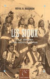 Les Sioux : Vie et coutumes d'une société guerrière - Couverture - Format classique