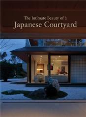 The intimate beauty of a Japanese courtyard - Couverture - Format classique