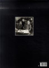 Les doigts pleins d'encre - 4ème de couverture - Format classique